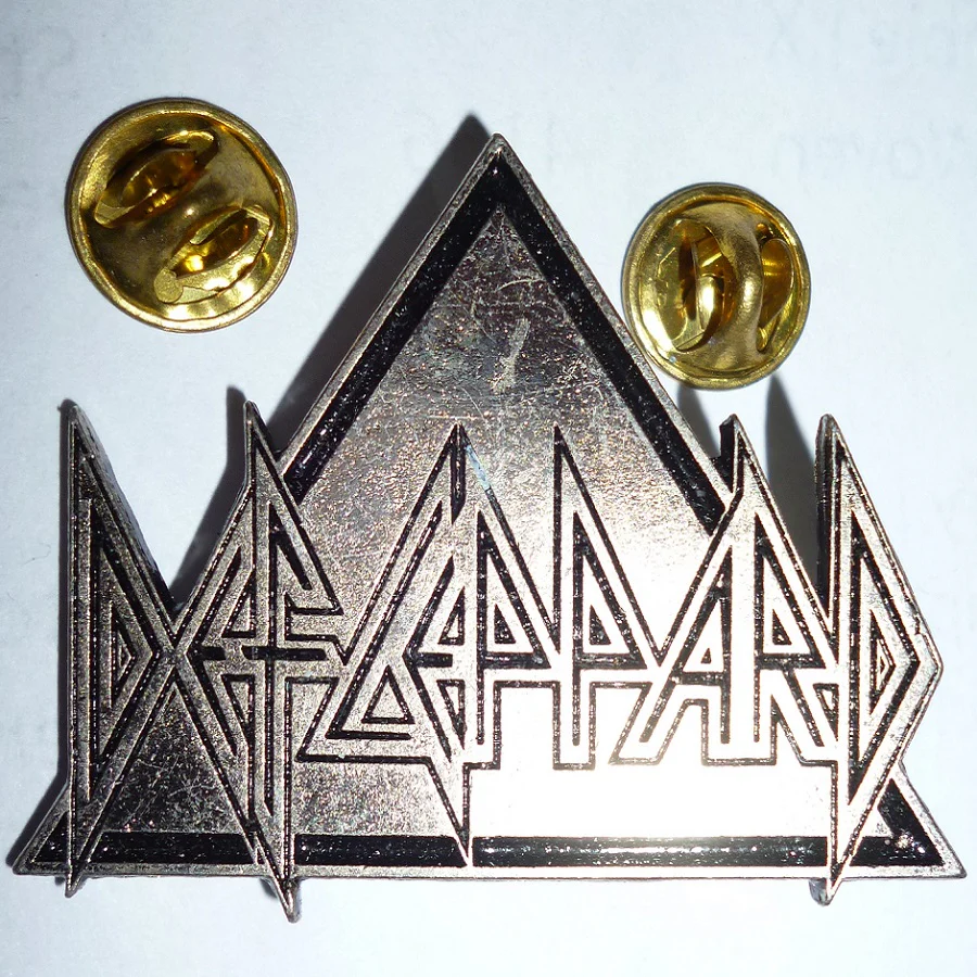 Def Leppard | Pin Badge Triangle Logo - Image 2