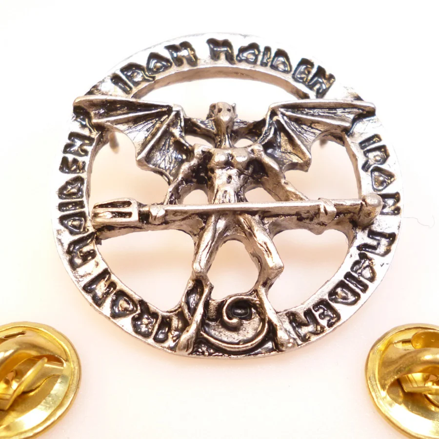 Iron Maiden | Pin Badge Icarus In Circle 3D - Image 4